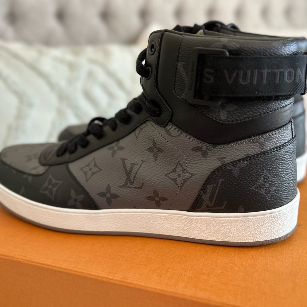 Men’s Blk Louis Vuitton shoes